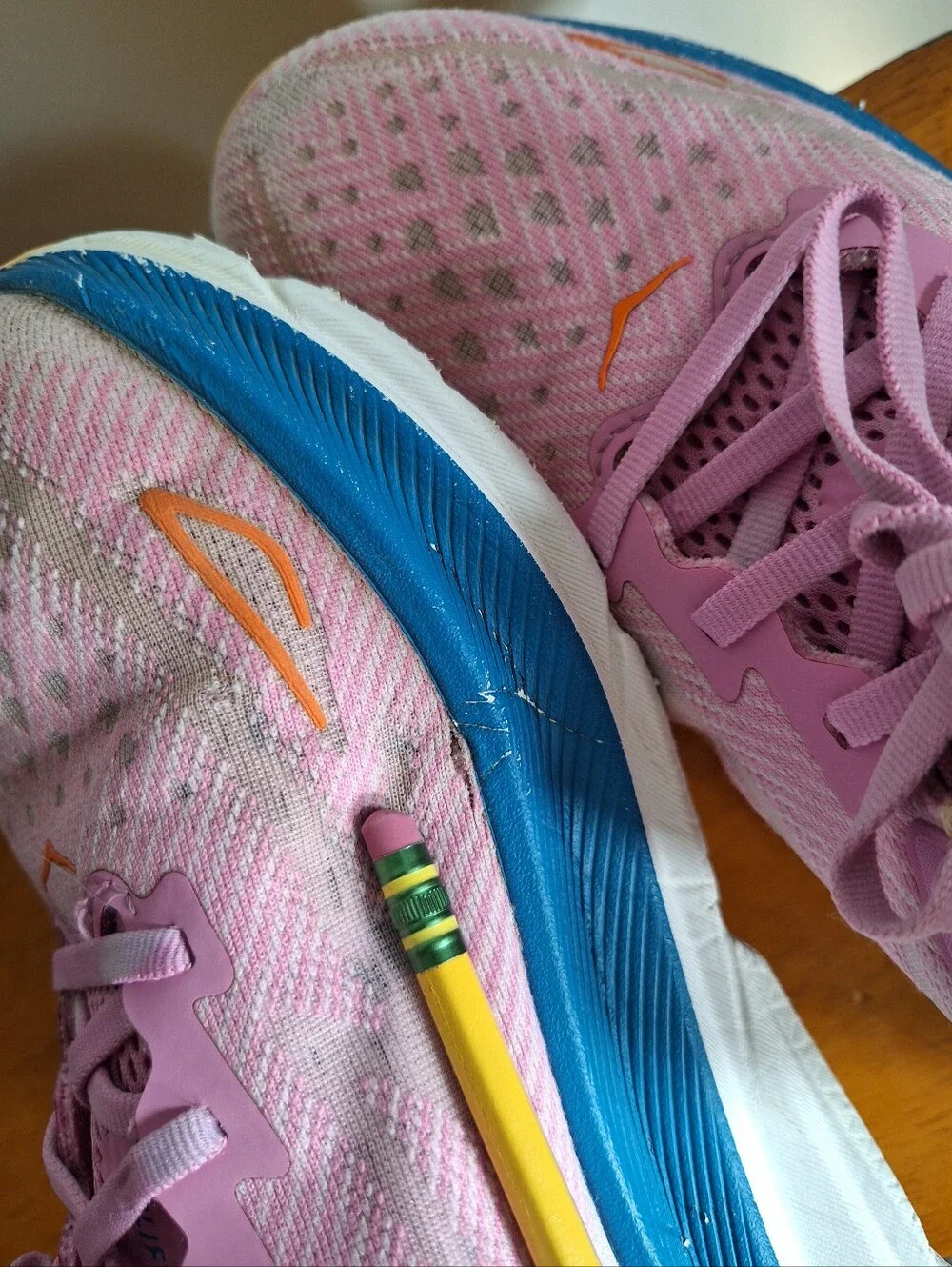 Hoka Clifton 9 Women's Cyclamen / Sweet Lilac Size 9B